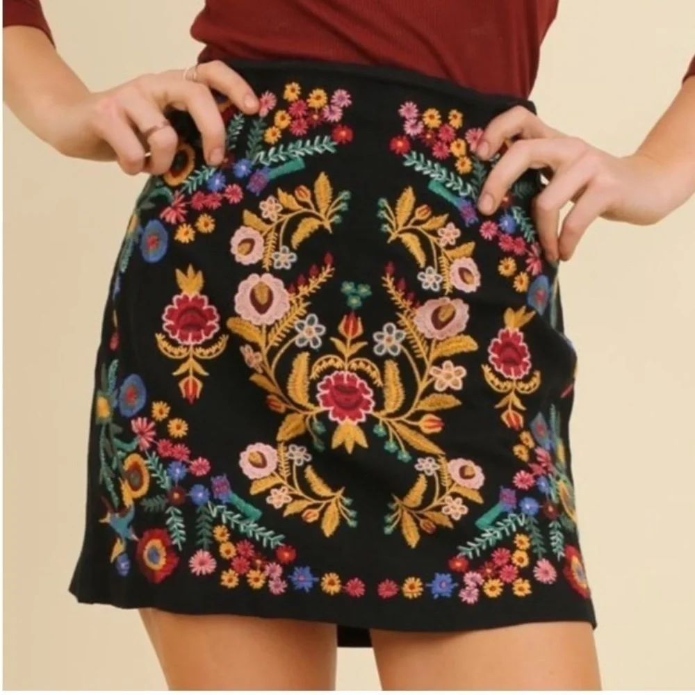 Umgee New Size L Penelope Floral Embroidered Linen Boho‎ Mini Skirt Black Colors